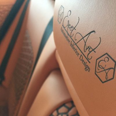 香蕉视频你懂的打标机标记汽车坐垫，为您的爱车增加“价值”